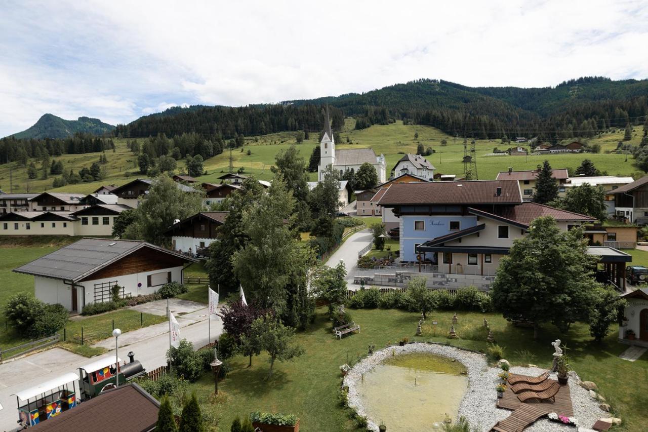 Embacher Sporthotel Экстерьер фото